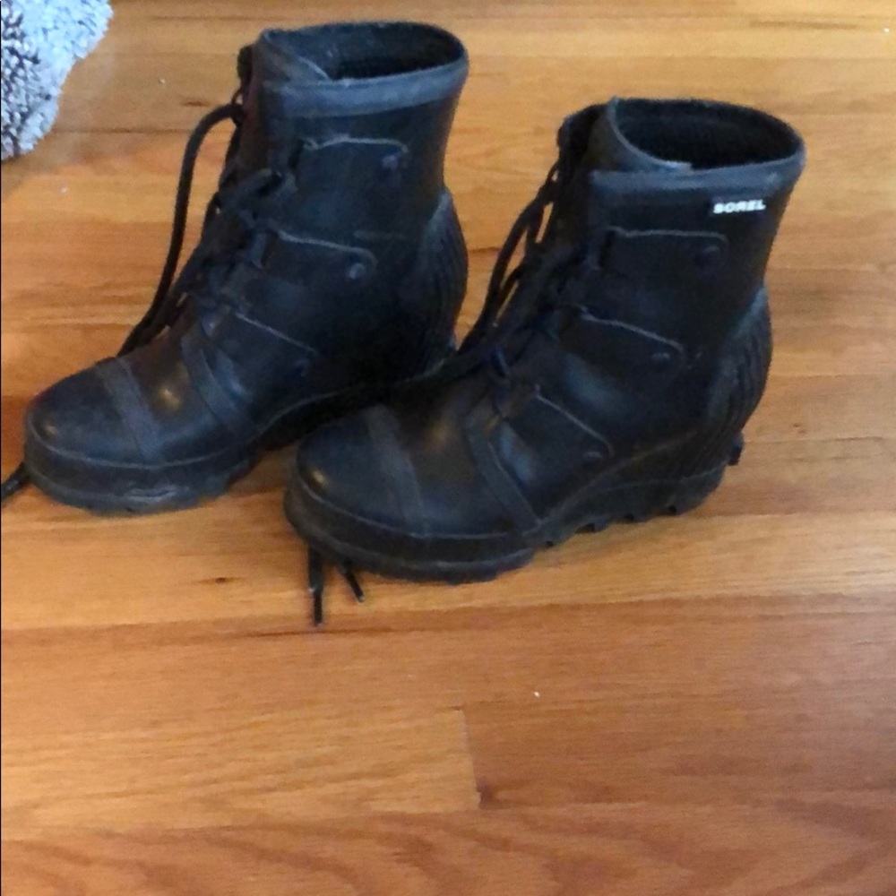 Waterproof black Sorel boots